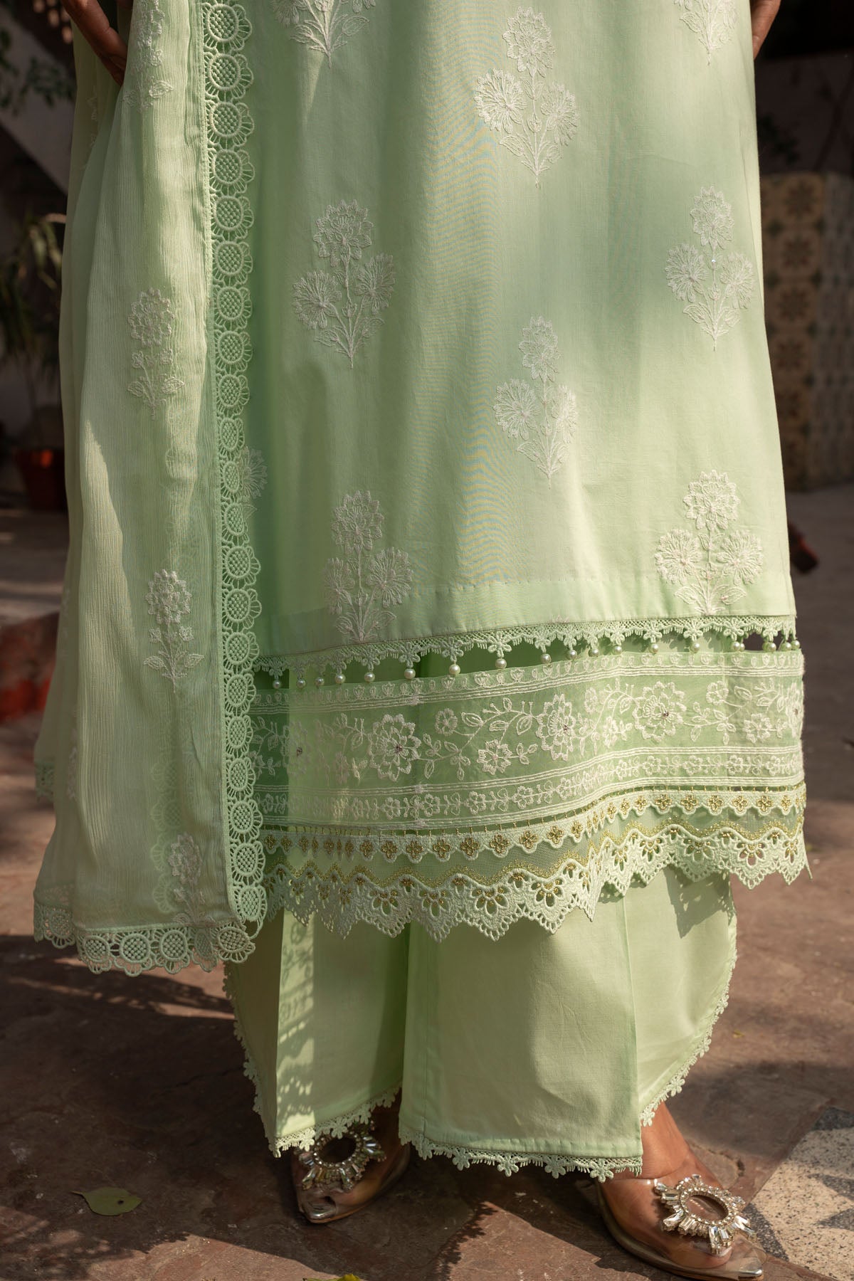 EMBROIDERED LAWN 3 PCS (UNSTITCHED)
