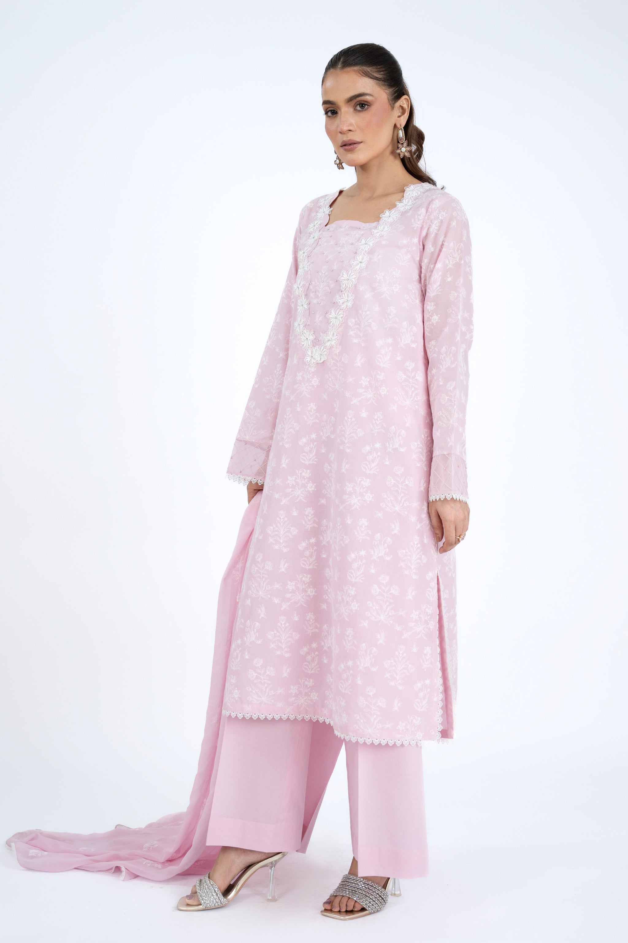 EMBROIDERED LAWN 3 PCS (UNSTITCHED)
