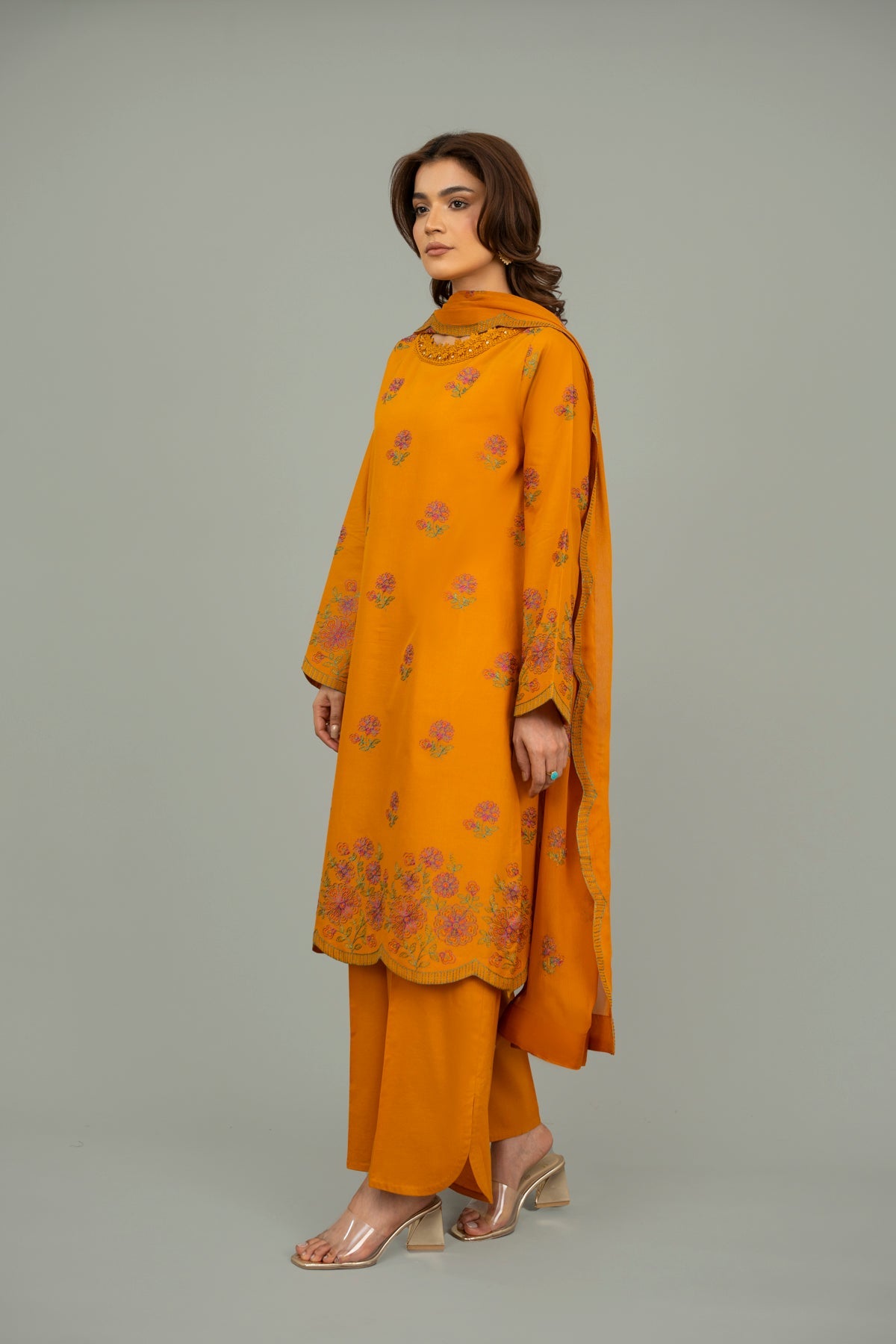 EMBROIDERED LAWN 3 PCS (UNSTITCHED)