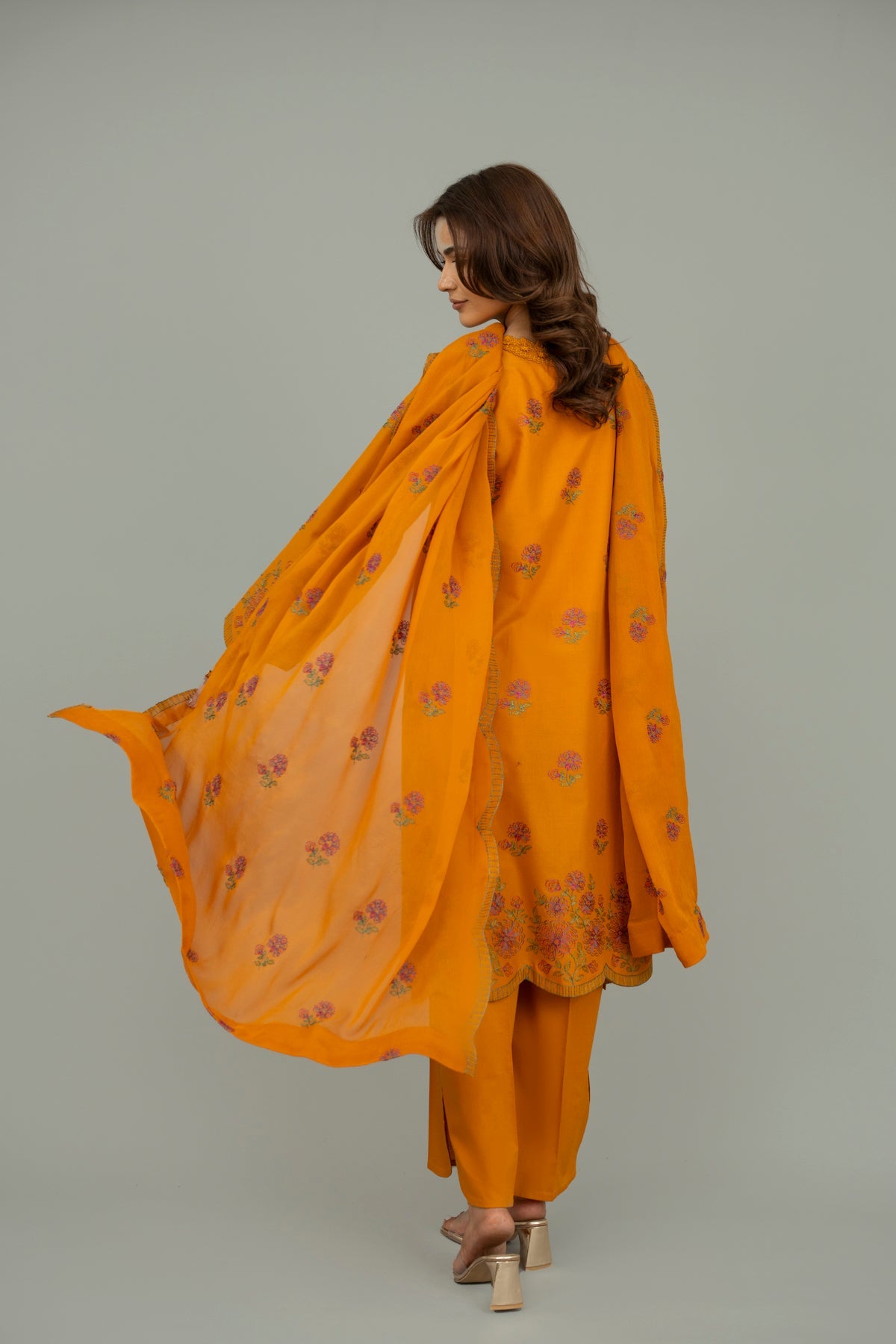EMBROIDERED LAWN 3 PCS (UNSTITCHED)
