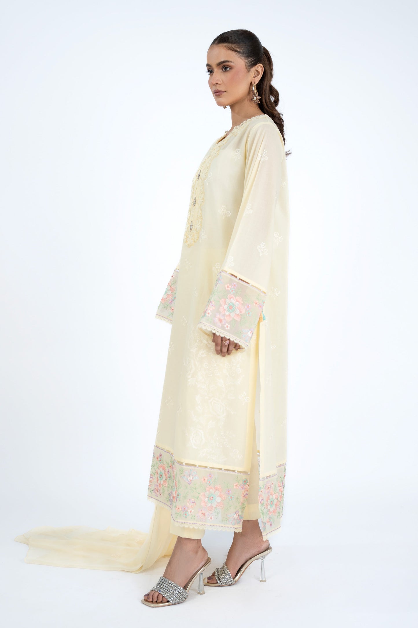 EMBROIDERED LAWN 3 PCS (UNSTITCHED)