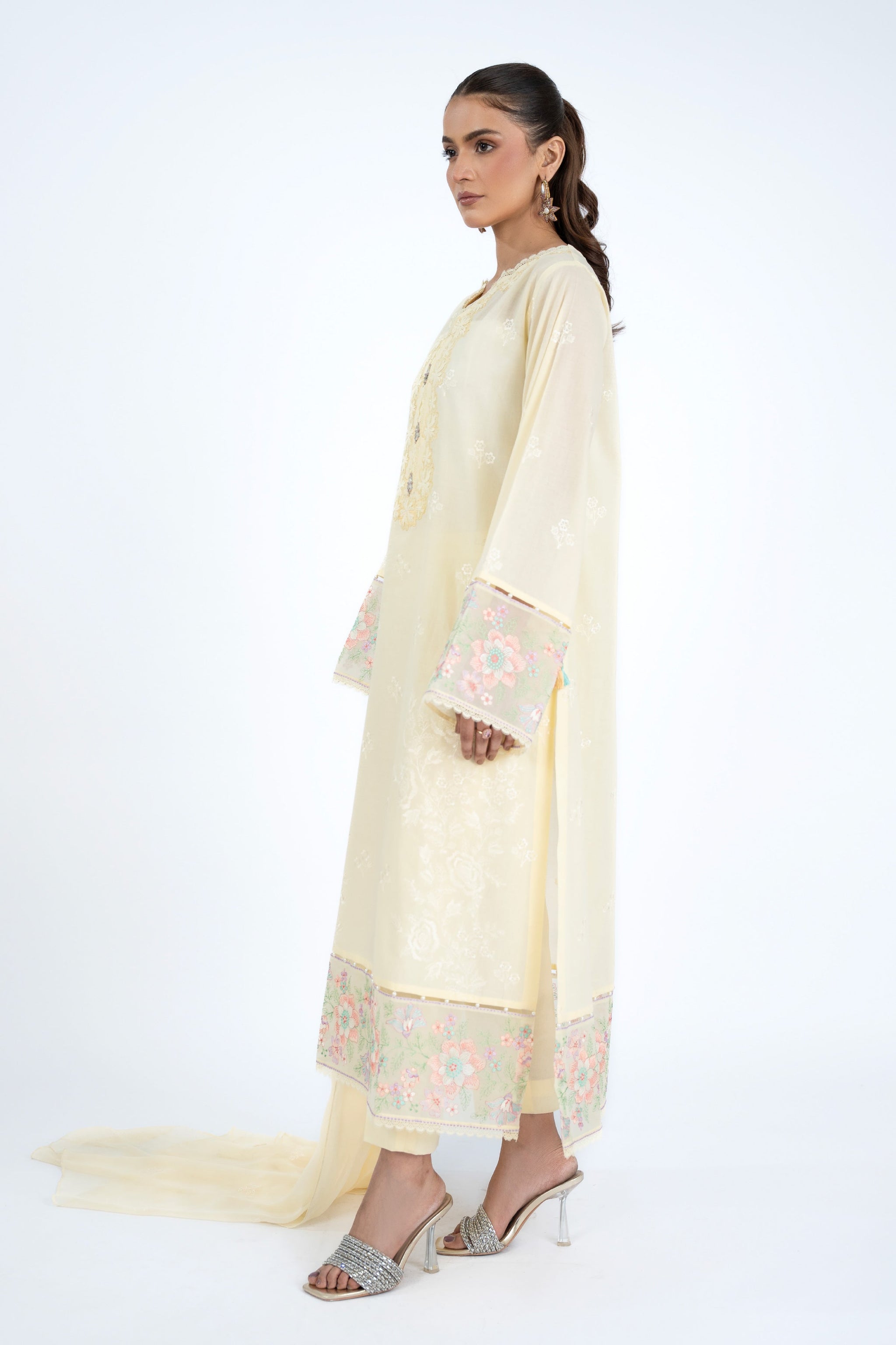 EMBROIDERED LAWN 3 PCS (UNSTITCHED)