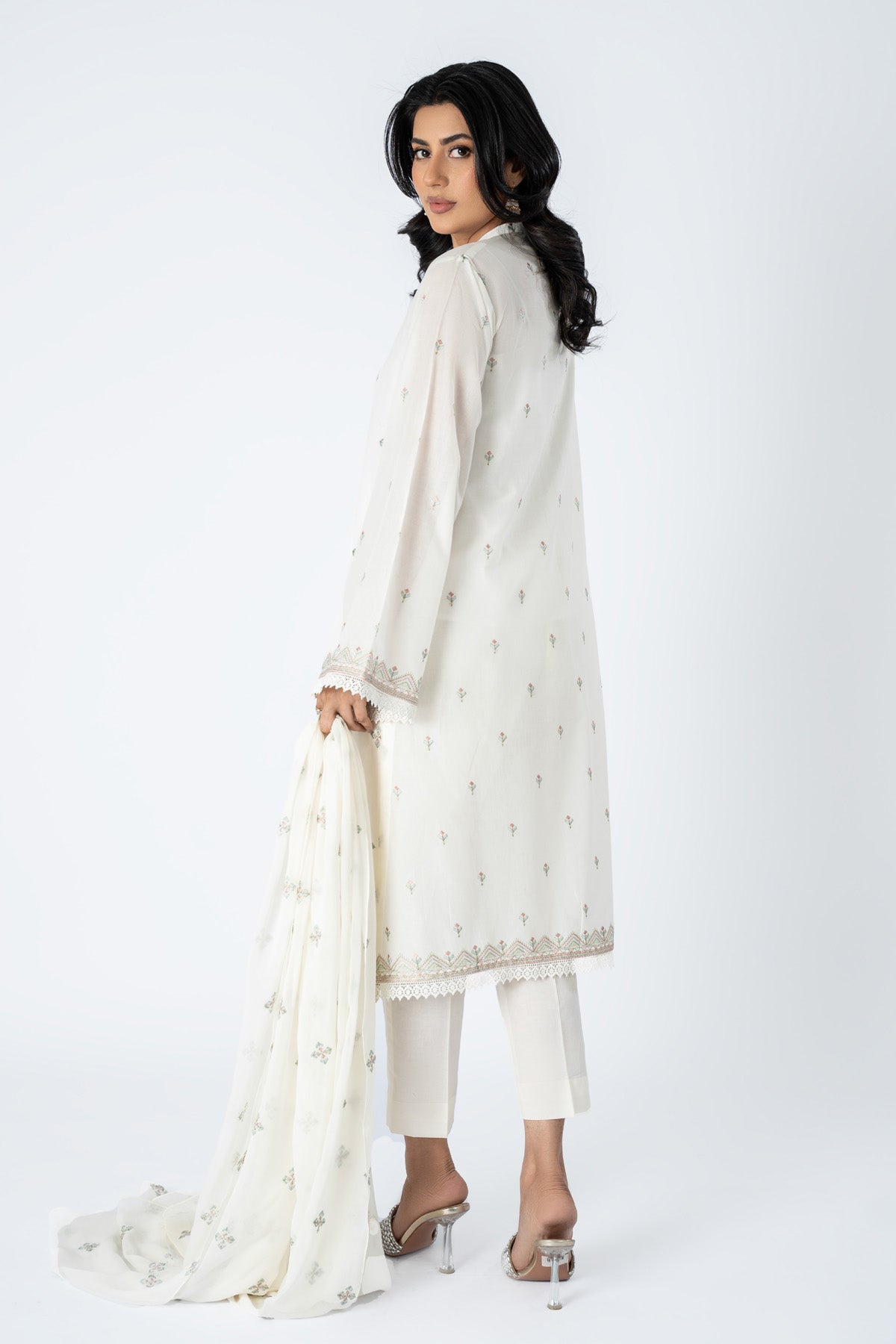 EMBROIDERED LAWN 3 PCS (UNSTITCHED)