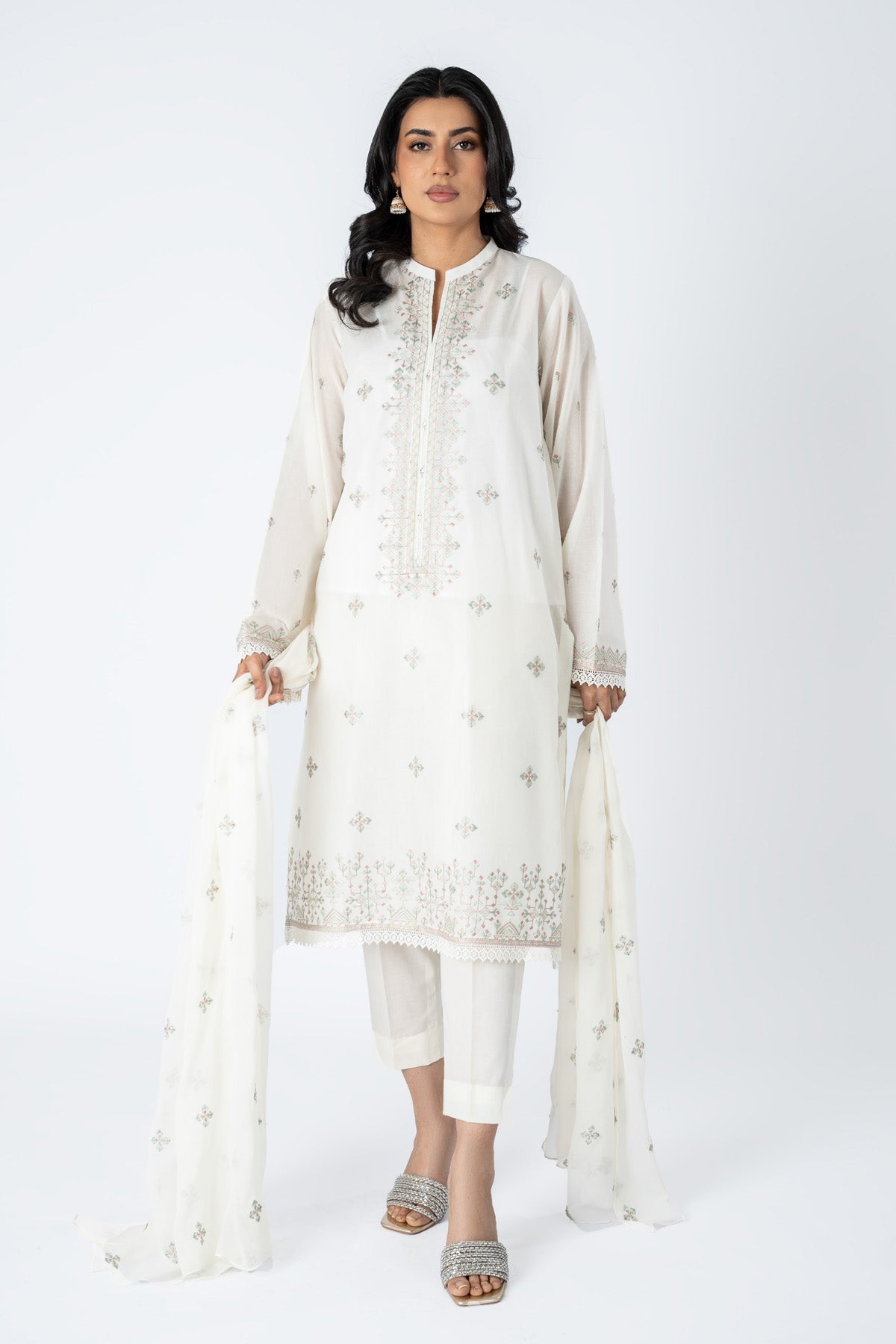 EMBROIDERED LAWN 3 PCS (UNSTITCHED)
