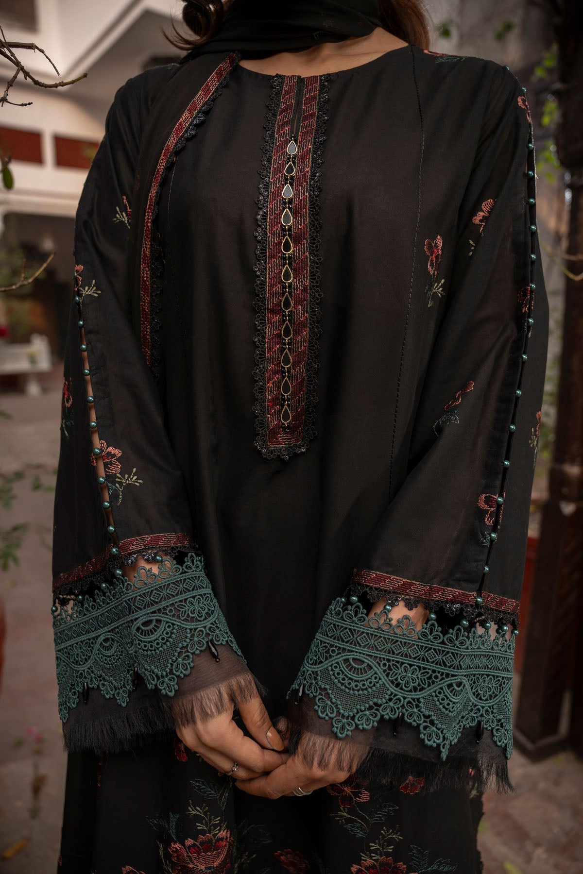 EMBROIDERED LAWN 3 PCS (UNSTITCHED)