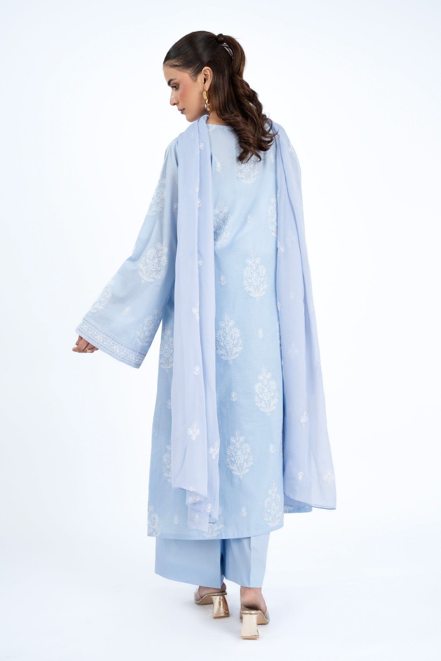 EMBROIDERED & EMBELISHED LAWN 3 PCS (UNSTITCHED)