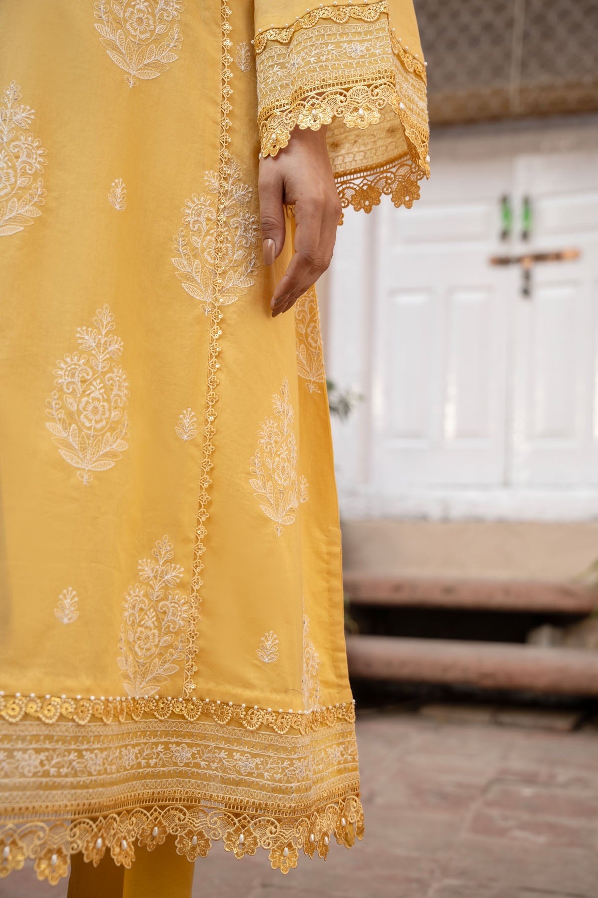 EMBROIDERED LAWN 3 PCS (UNSTITCHED)