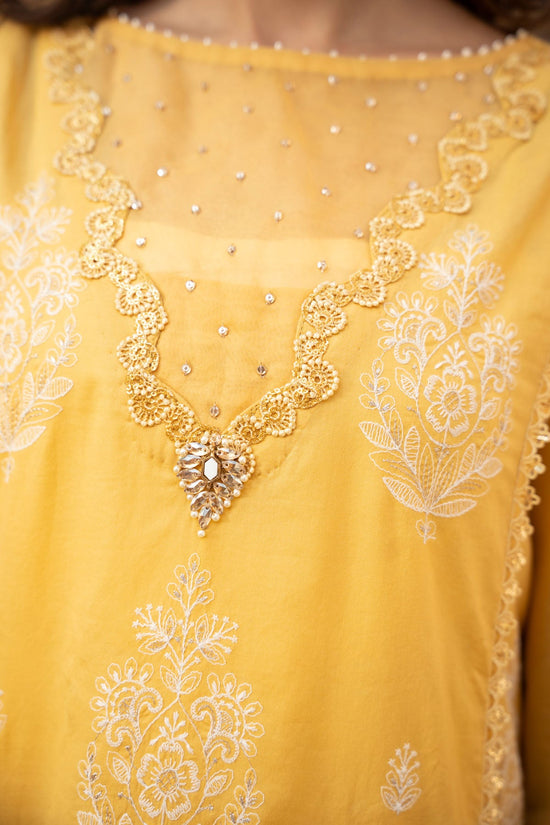 EMBROIDERED LAWN 3 PCS (UNSTITCHED)