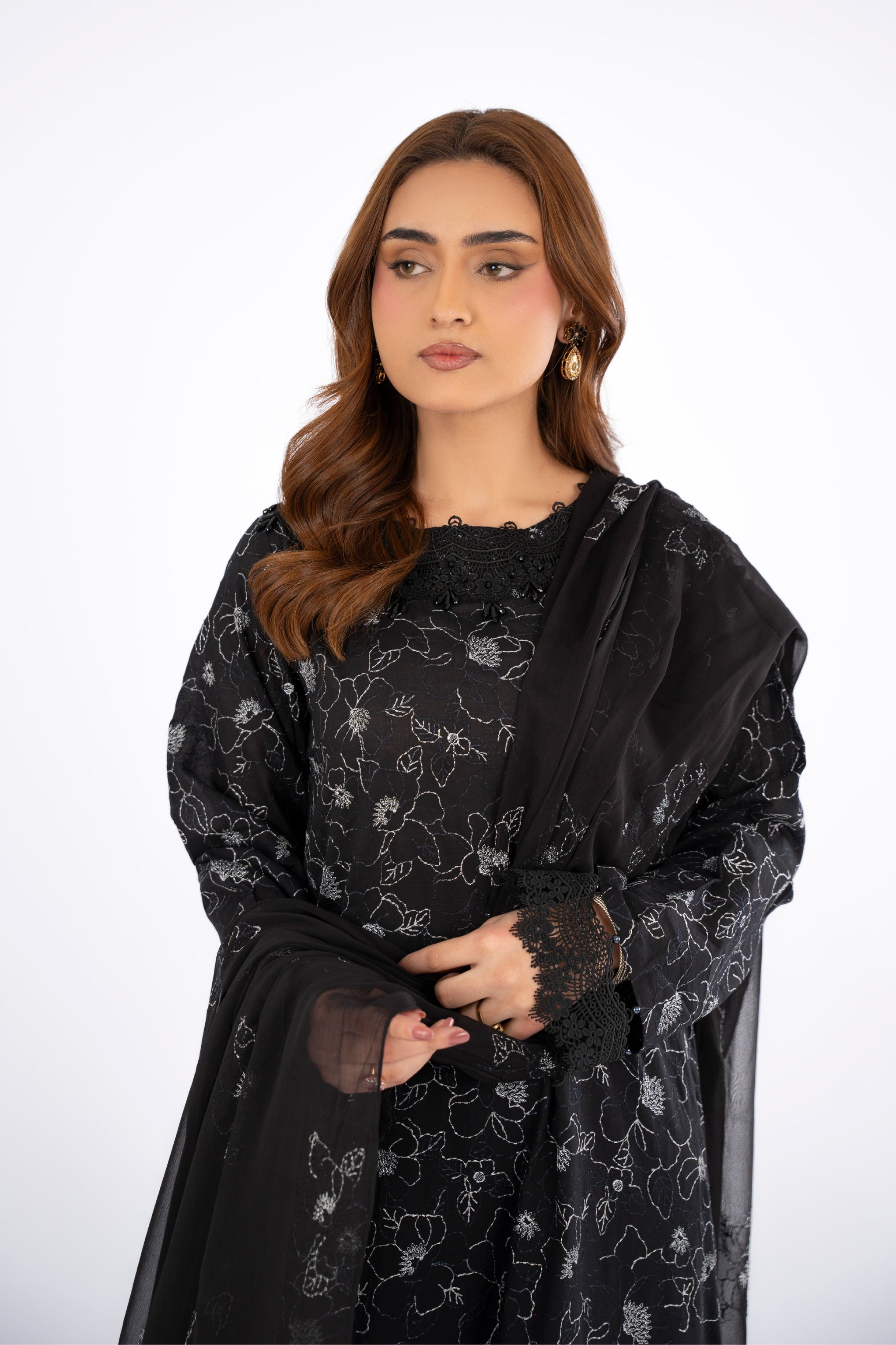 EMBROIDERED LAWN 3 PCS (UNSTITCHED)