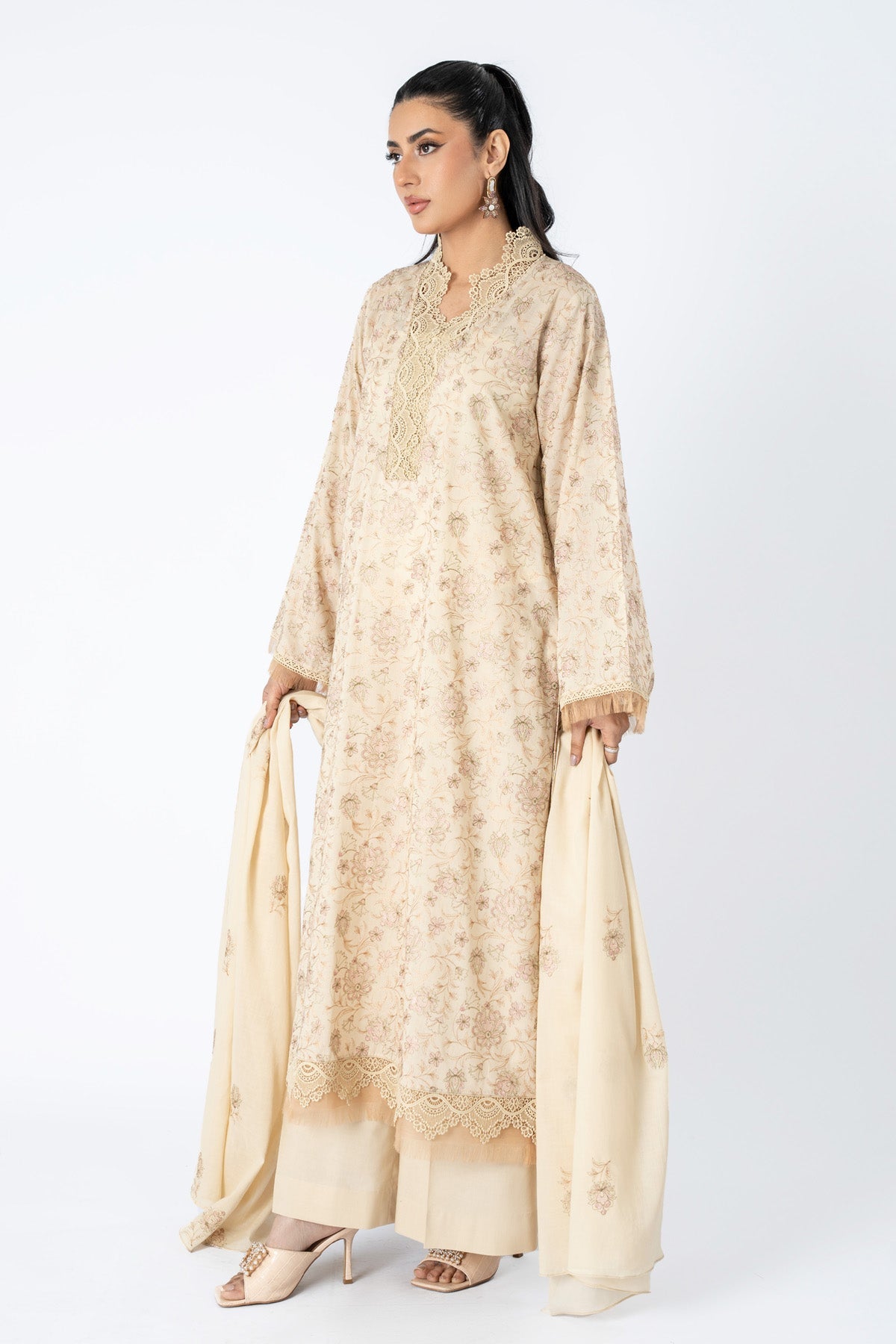 EMBROIDERED LAWN 3 PCS (UNSTITCHED)