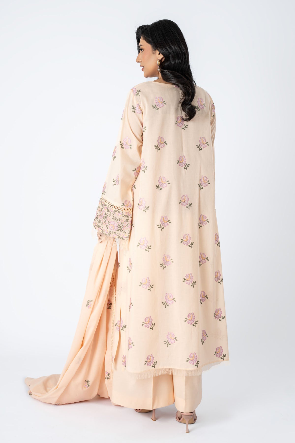EMBROIDERED LAWN 3 PCS (UNSTITCHED)