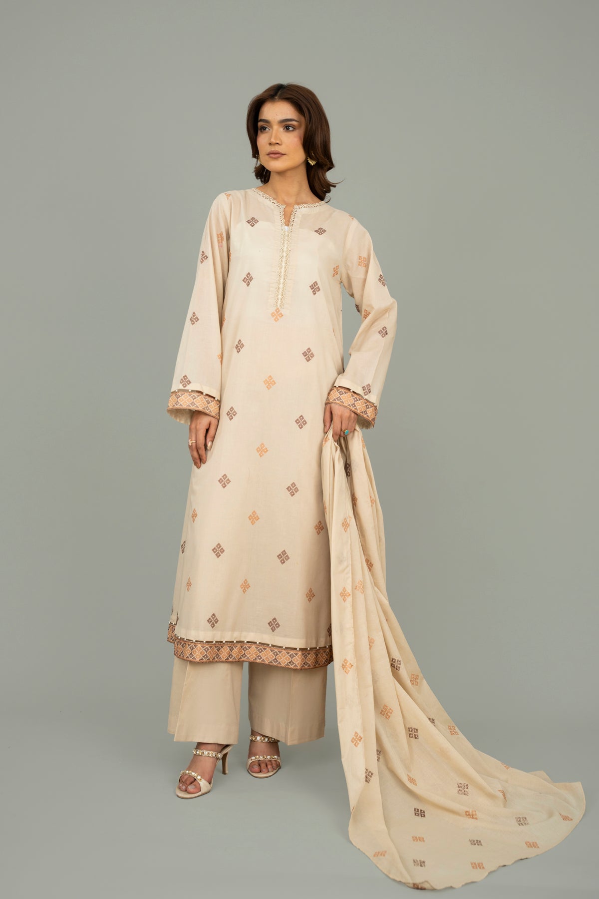 EMBROIDERED LAWN 3 PCS (UNSTITCHED)