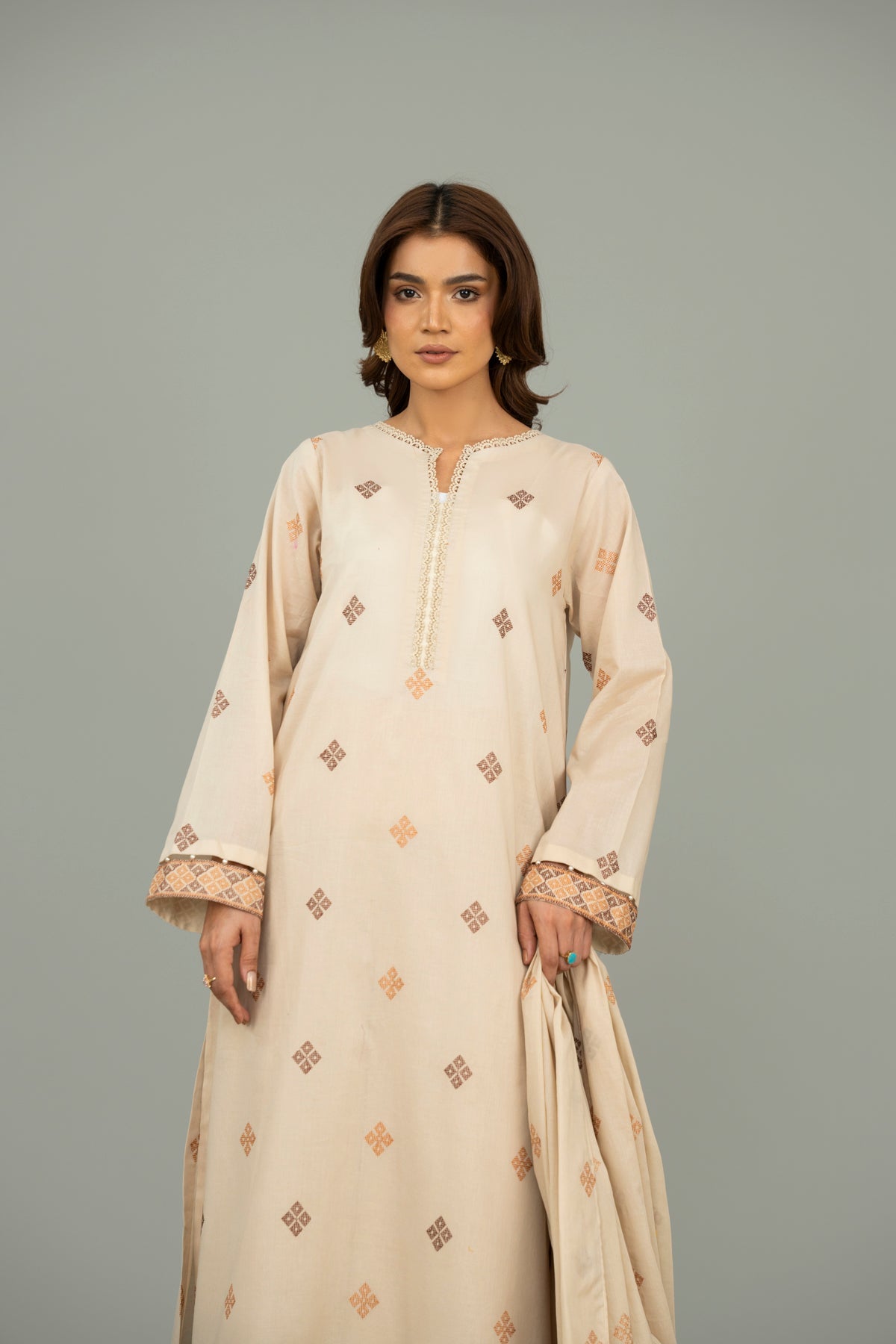 EMBROIDERED LAWN 3 PCS (UNSTITCHED)