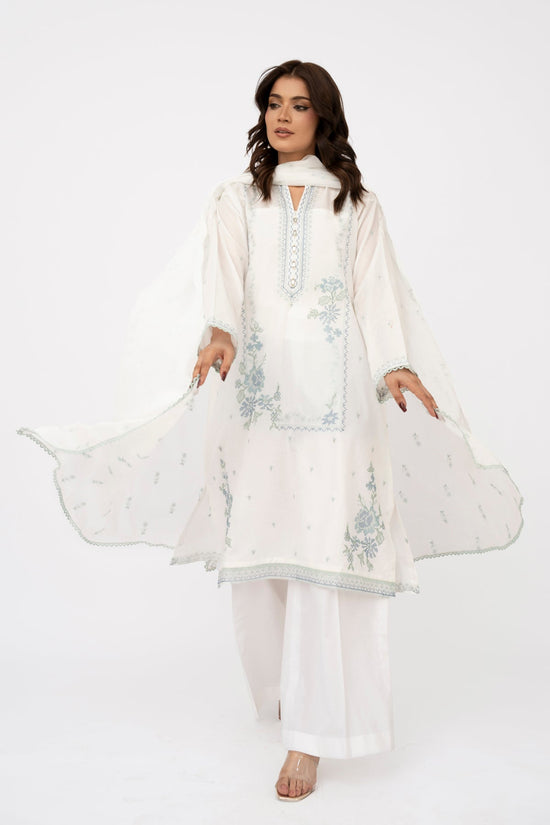 EMBROIDERED LAWN 3 PCS (UNSTITCHED)