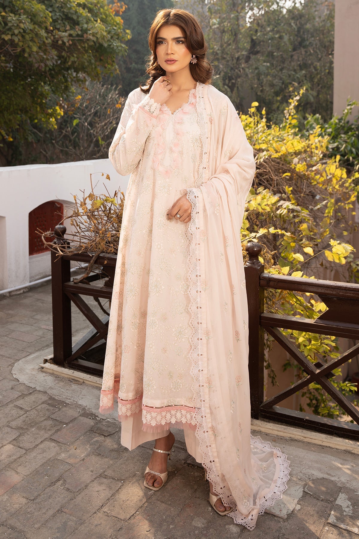 EMBROIDERED LAWN 3 PCS (UNSTITCHED)