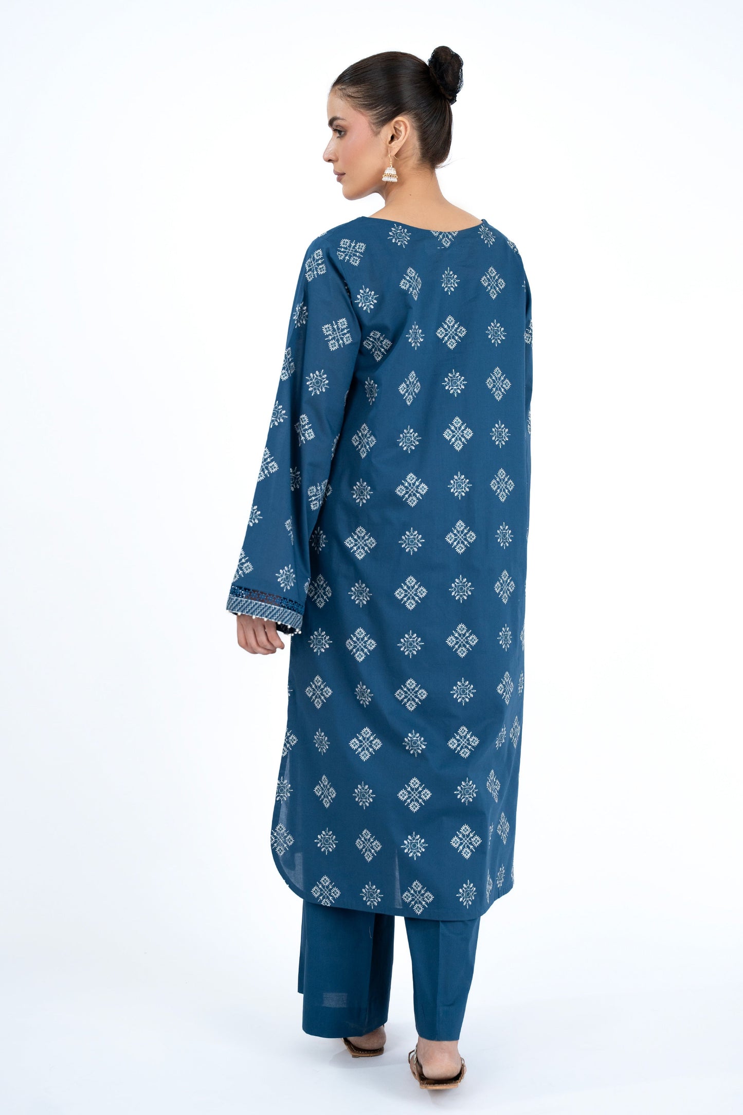 EMBROIDERED LAWN 2 PCS (UNSTITCHED)