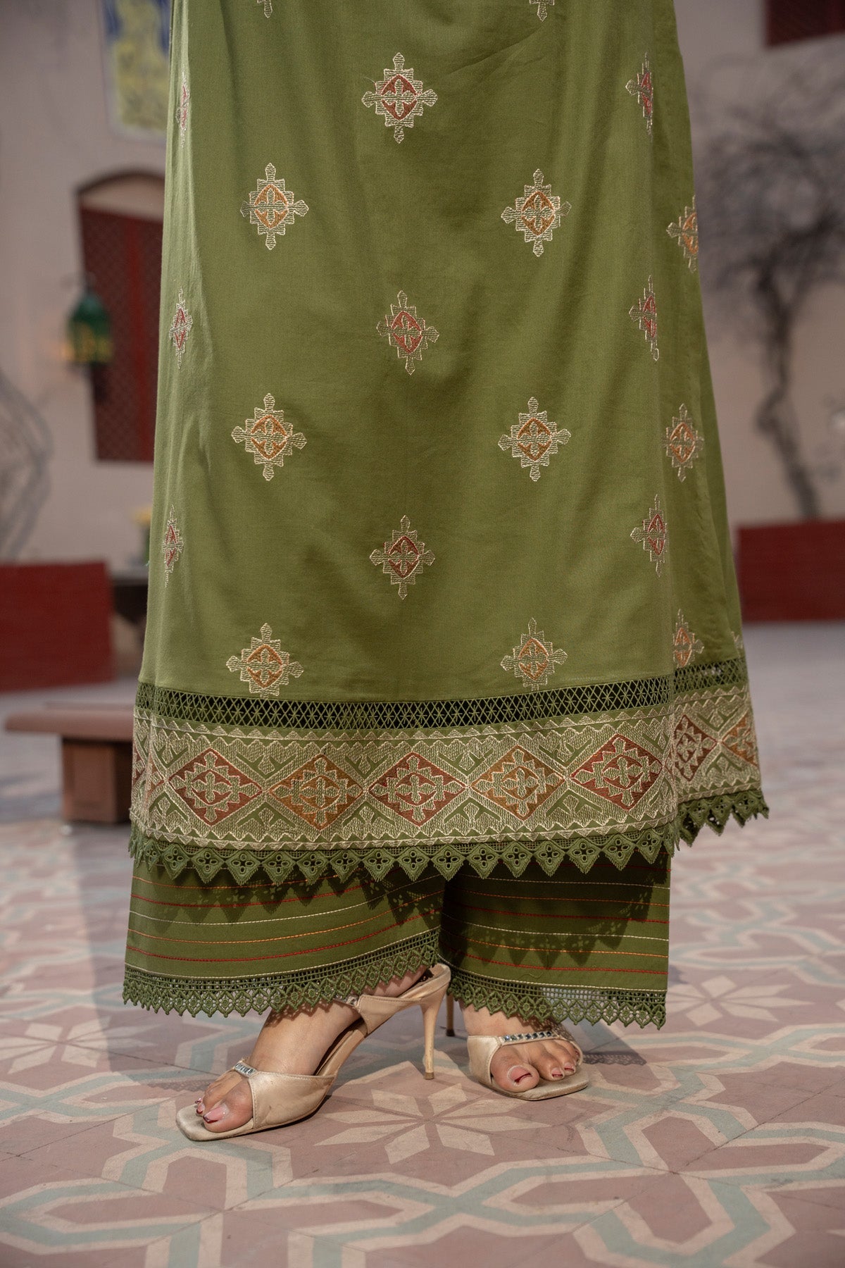 EMBROIDERED LAWN 2 PCS (UNSTITCHED)
