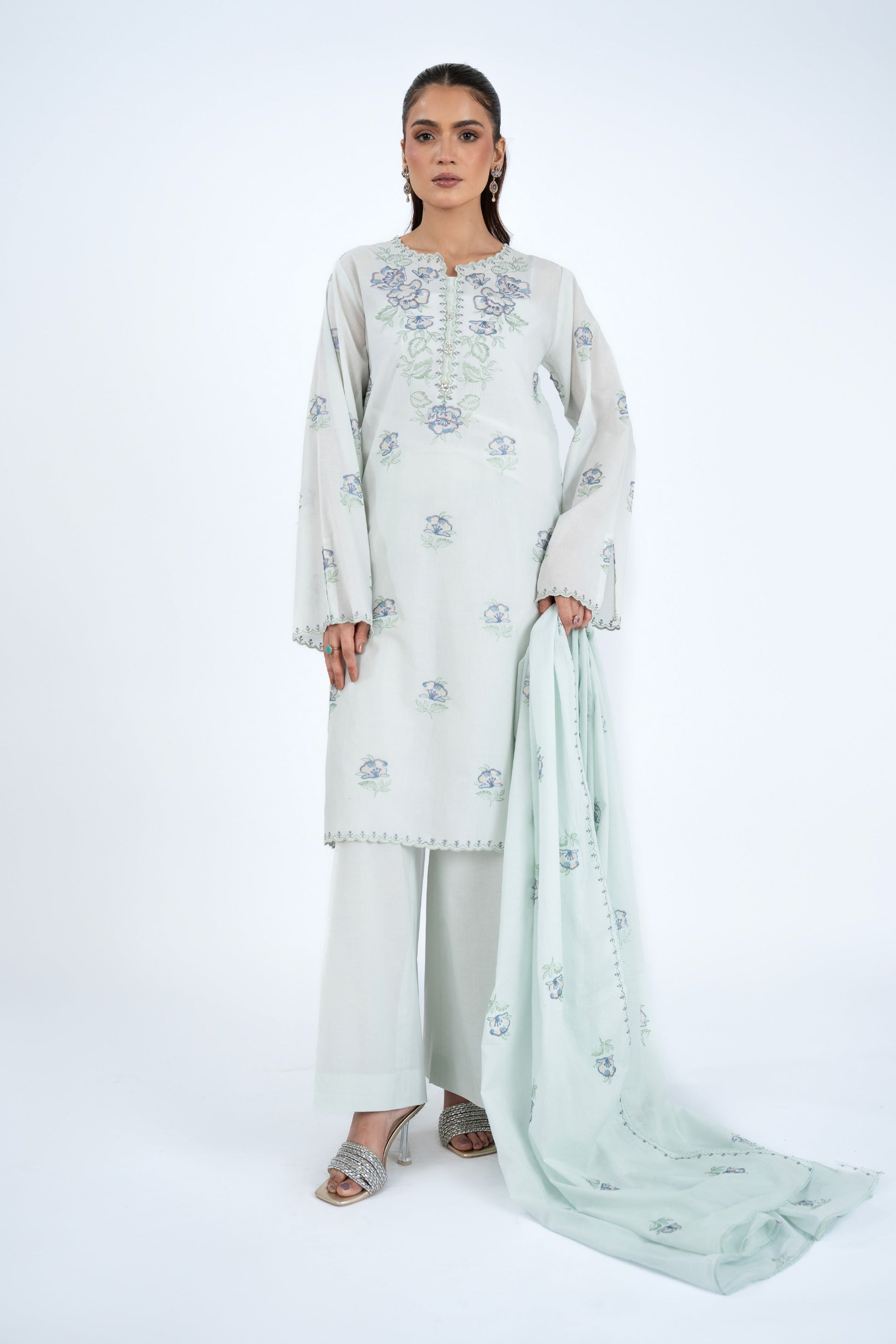 EMBROIDERED LAWN 3 PCS (UNSTITCHED)