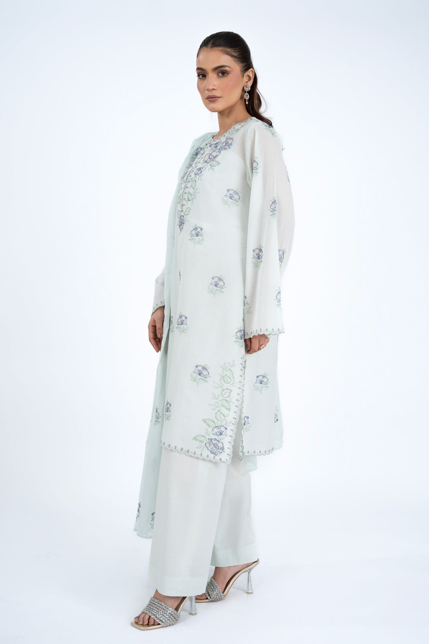 EMBROIDERED LAWN 3 PCS (UNSTITCHED)