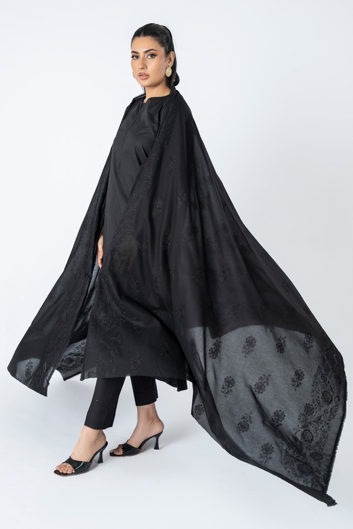 EMBROIDERED LAWN SHAWL (UNSTITCHED)