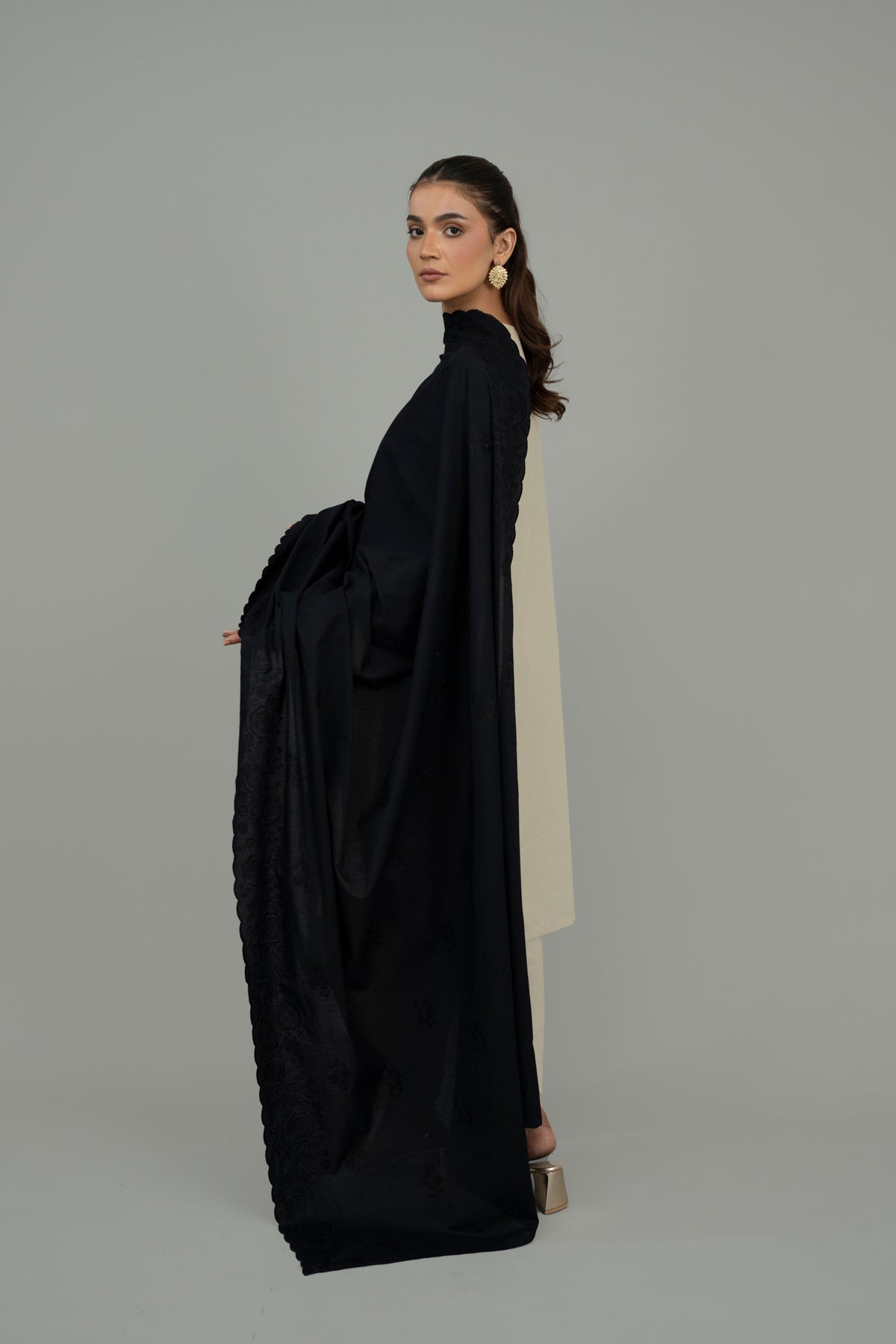 EMBROIDERED LAWN SHAWL (UNSTITCHED)