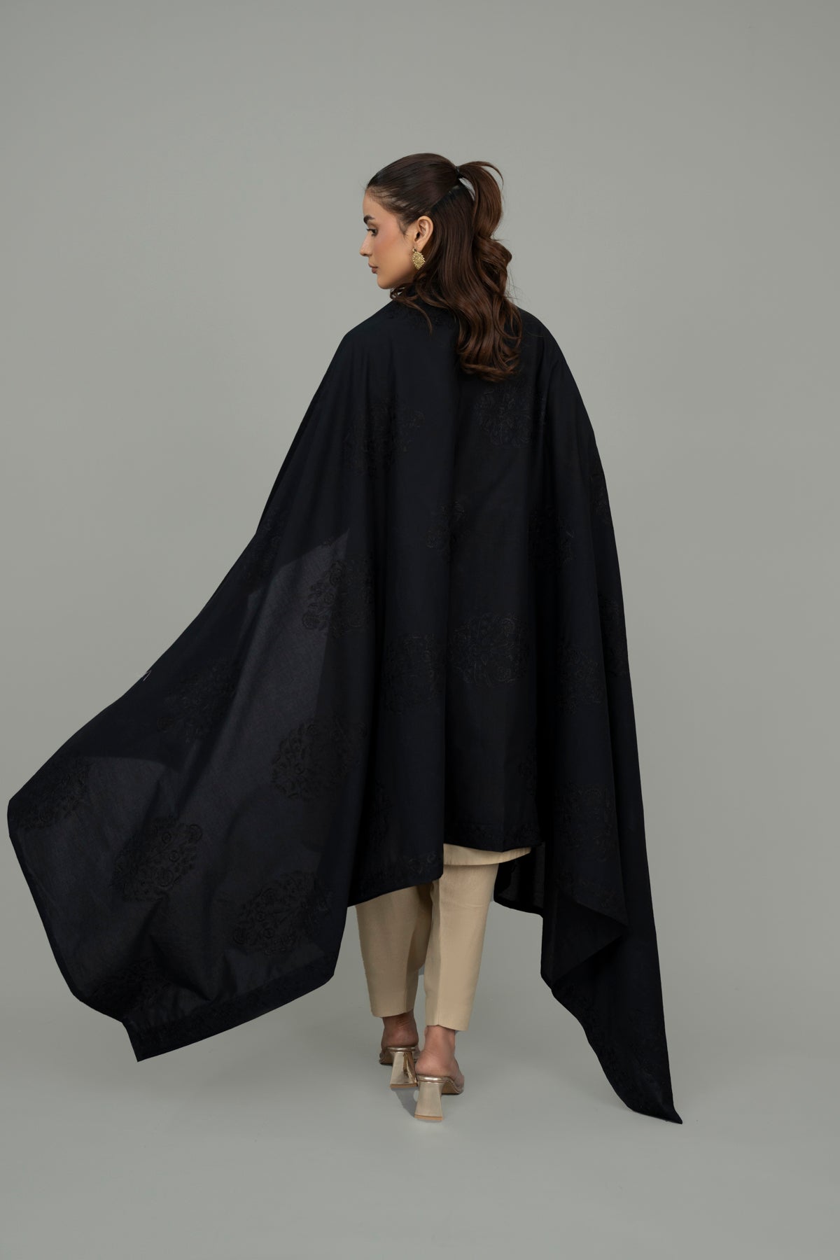 EMBROIDERED LAWN SHAWL (UNSTITCHED)