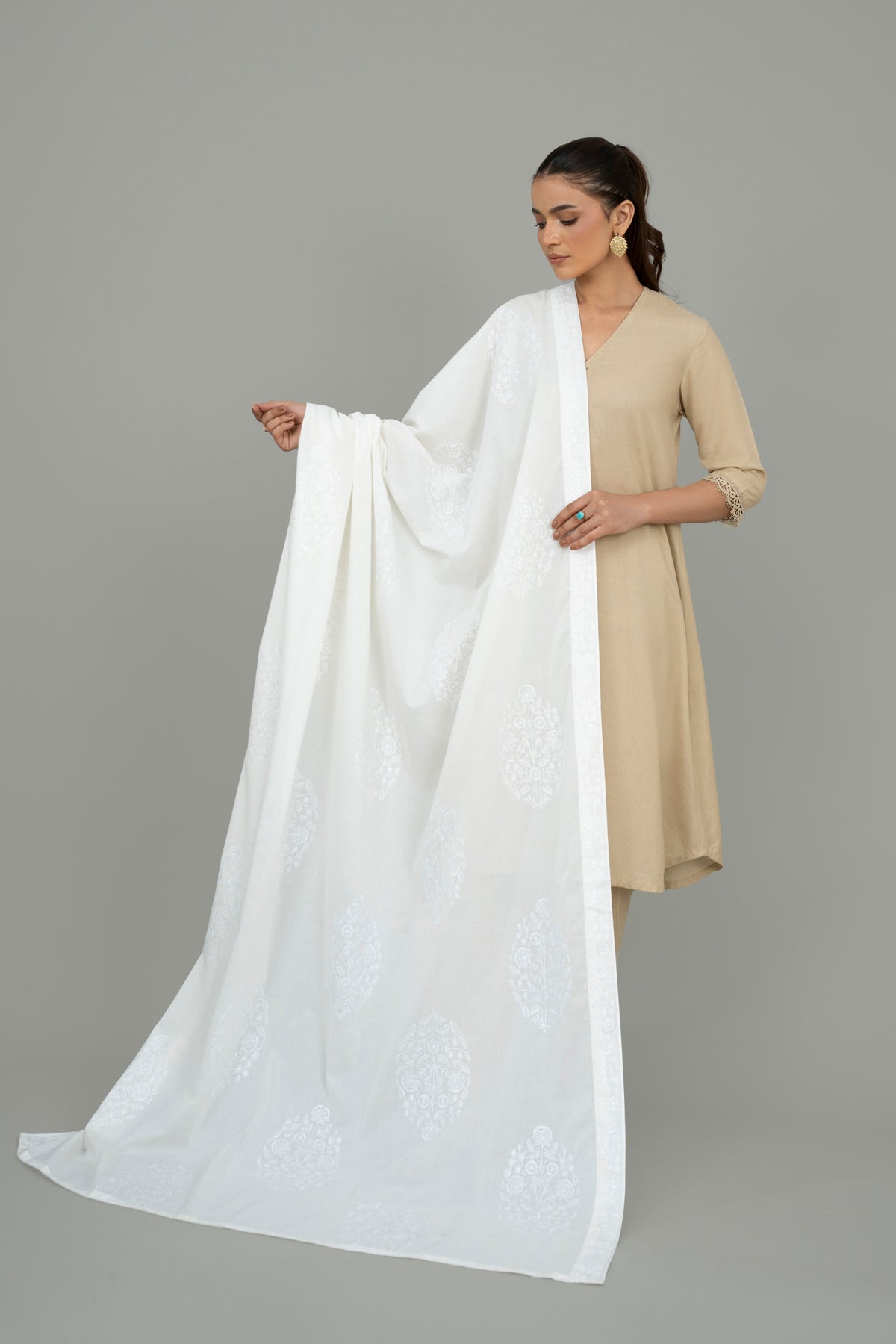 EMBROIDERED LAWN SHAWL (UNSTITCHED)