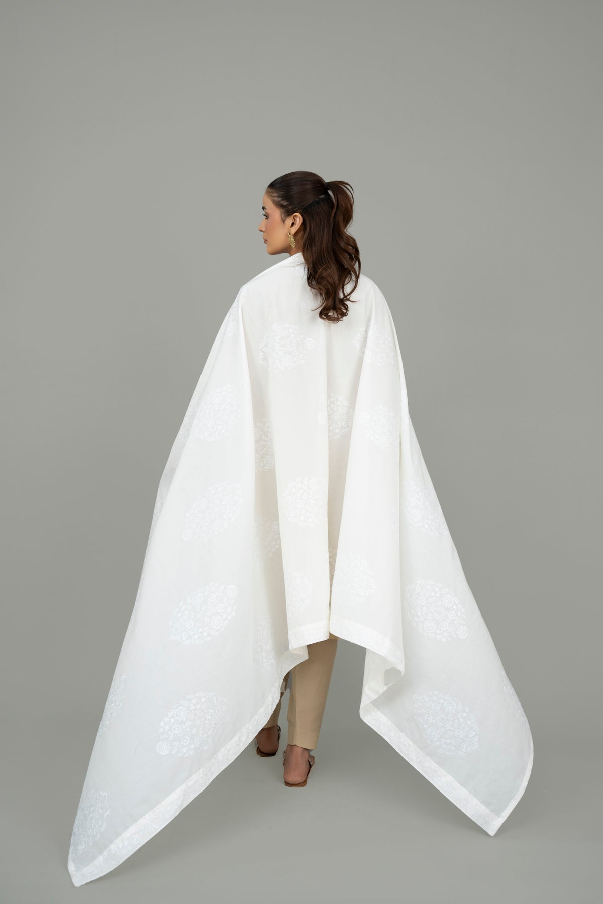 EMBROIDERED LAWN SHAWL (UNSTITCHED)