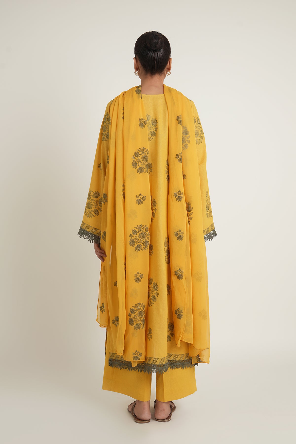 EMBROIDERED KARANDI LAWN 3 PCS (UNSTITCHED)