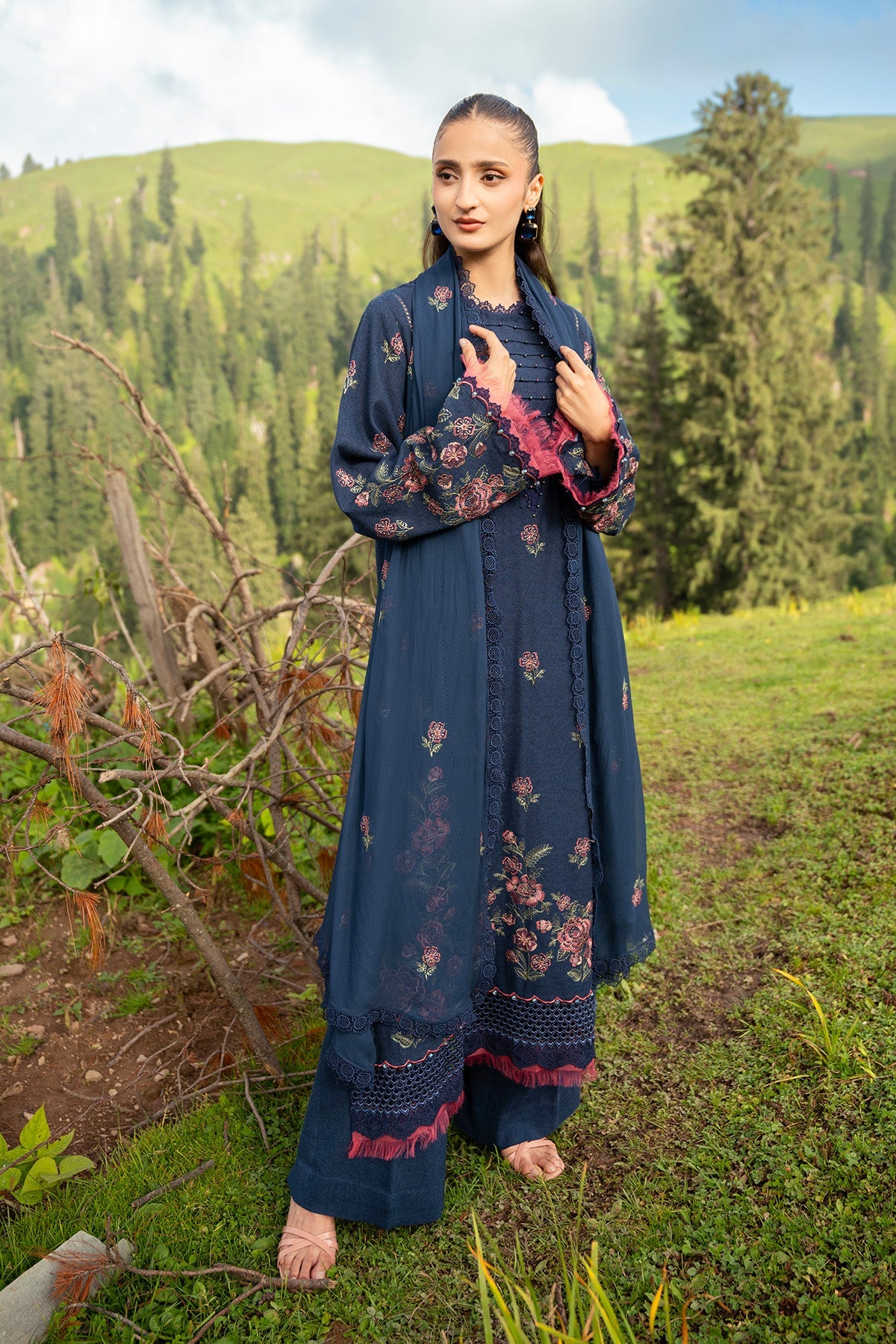 EMBROIDERED COTTON KARANDI 3 PCS (UNSTITCHED)