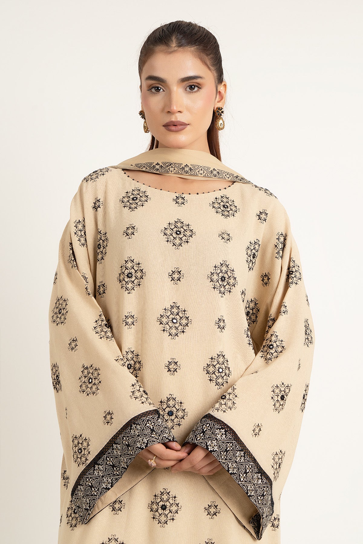EMBROIDERED & EMBELISHED COTTON KARANDI 3 PCS (UNSTITCHED)