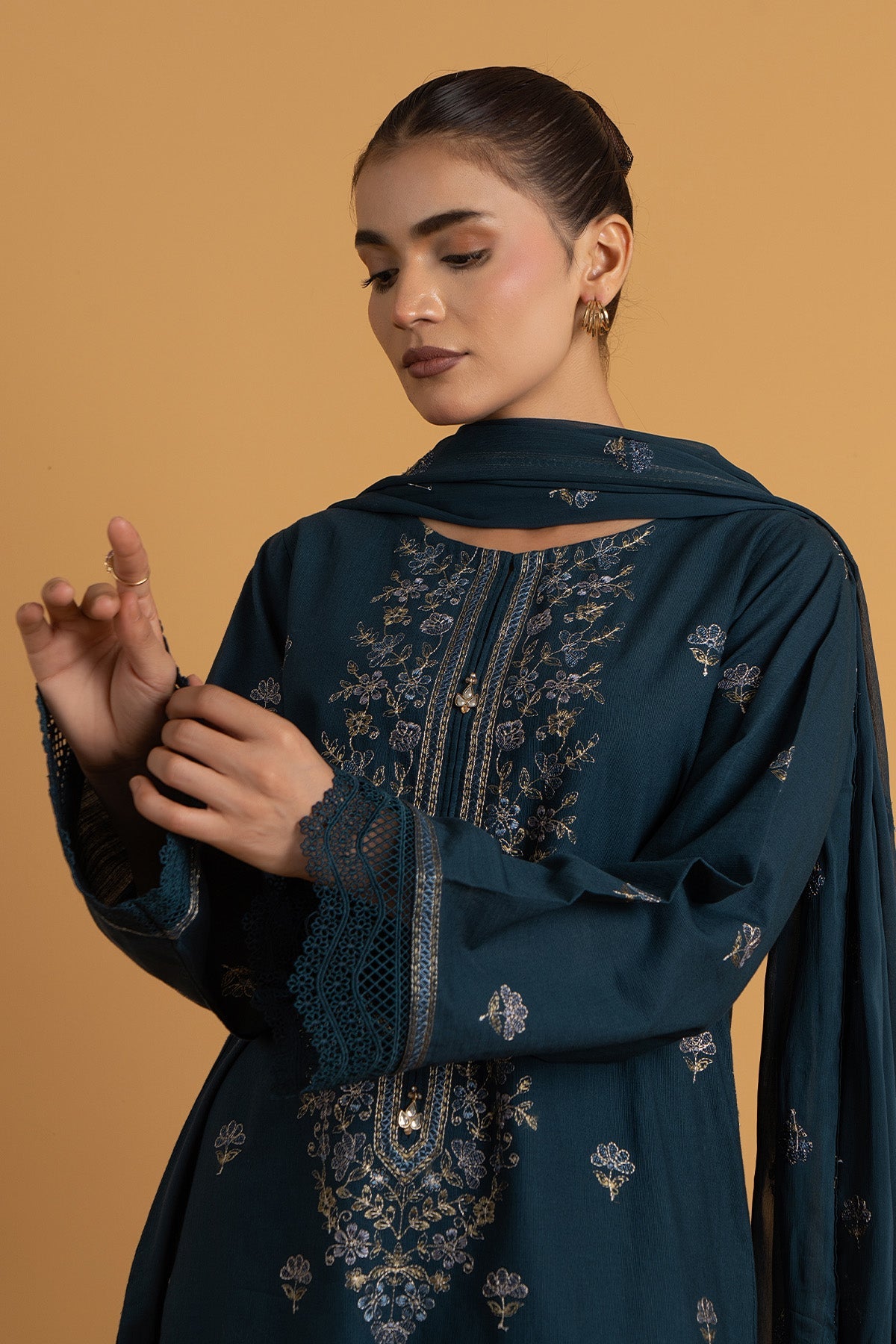 EMBROIDERED SLUB KHADDAR 3 PCS (UNSTITCHED)