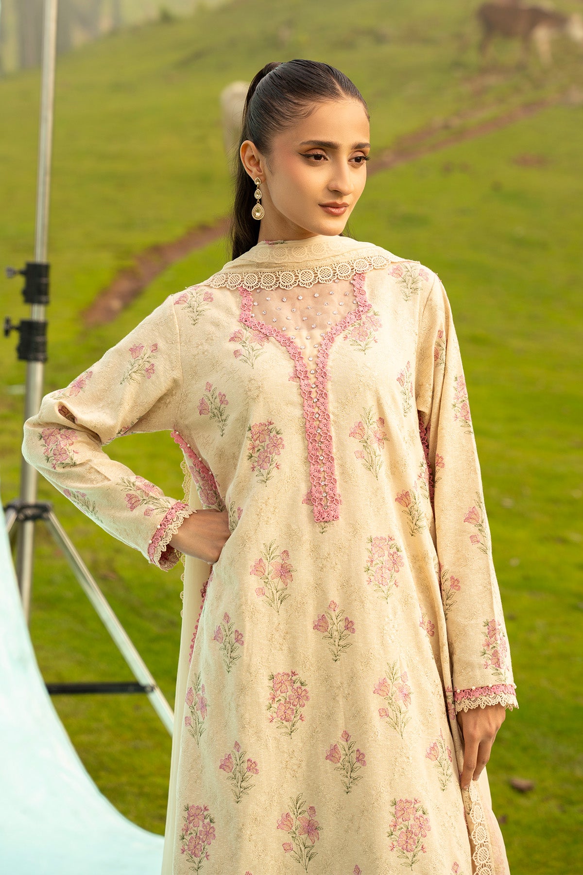 EMBROIDERED COTTON KARANDI 3 PCS (UNSTITCHED)
