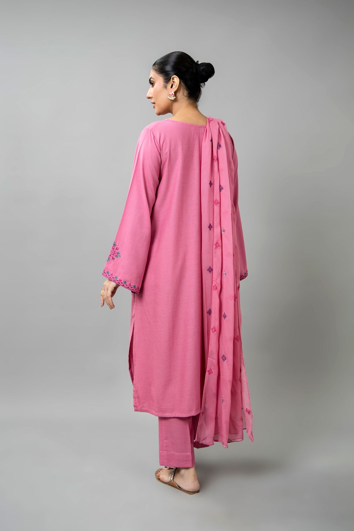 PRET EMBROIDERED KARANDI LAWN 3 PCS