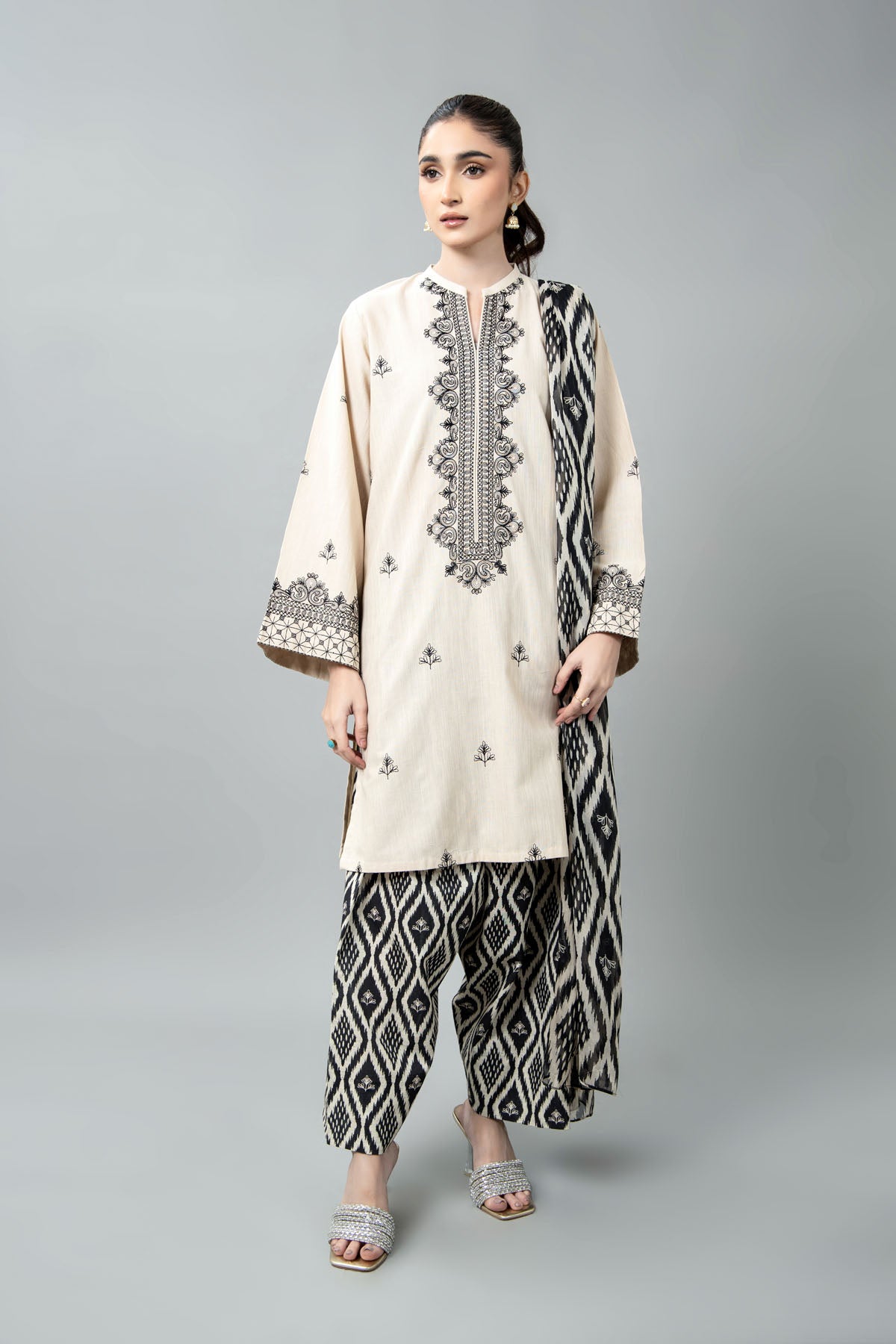 PRET EMBROIDERED & PRINTED SLUB KHADDAR 3 PCS