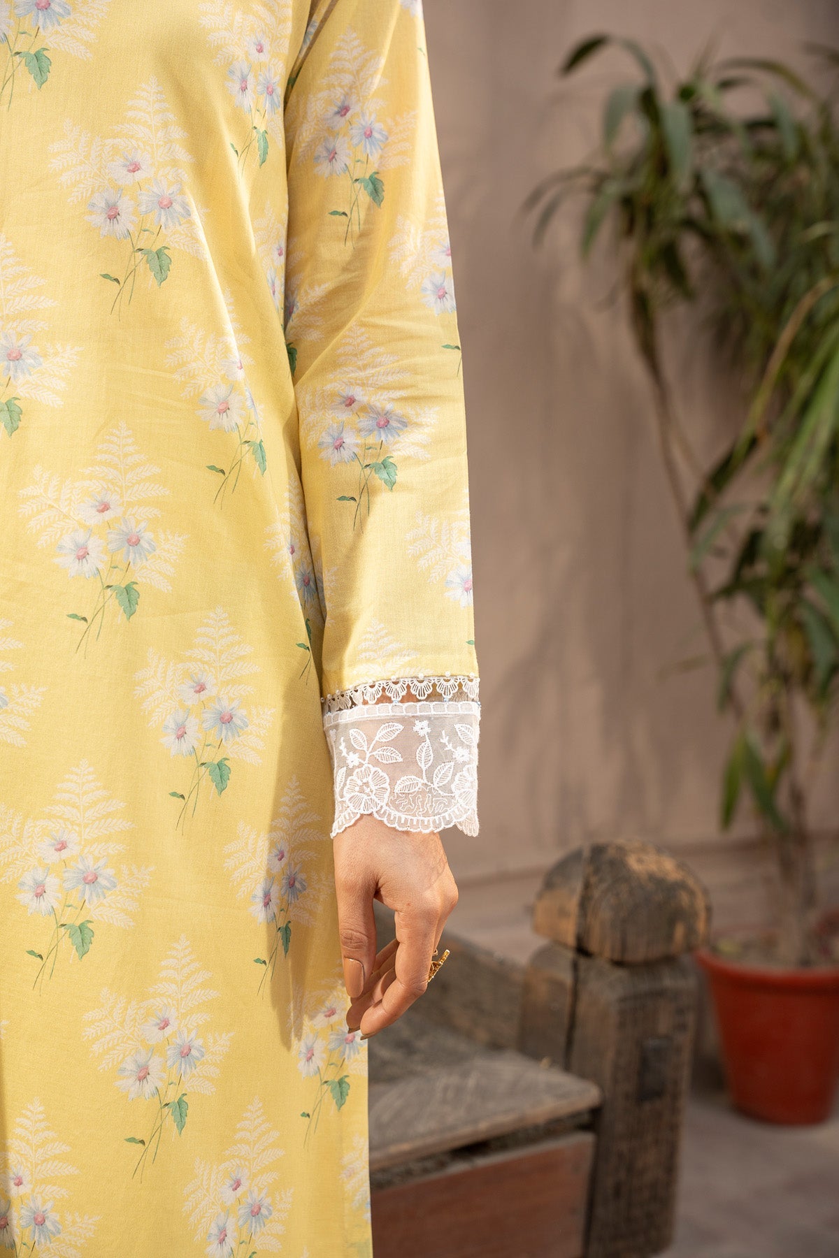 EMBROIDERED & PRINTED LAWN 2 PCS (UNSTITCHED)