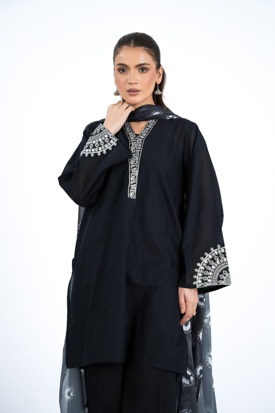PRET EMBROIDERED & PRINTED LAWN 3 PCS