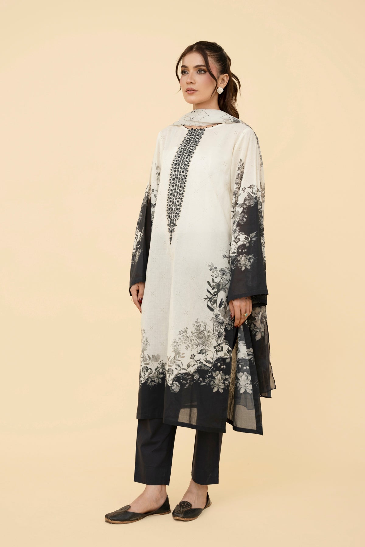 PRINTED & EMBROIDERED LAWN 3 PCS (UNSTITCHED)
