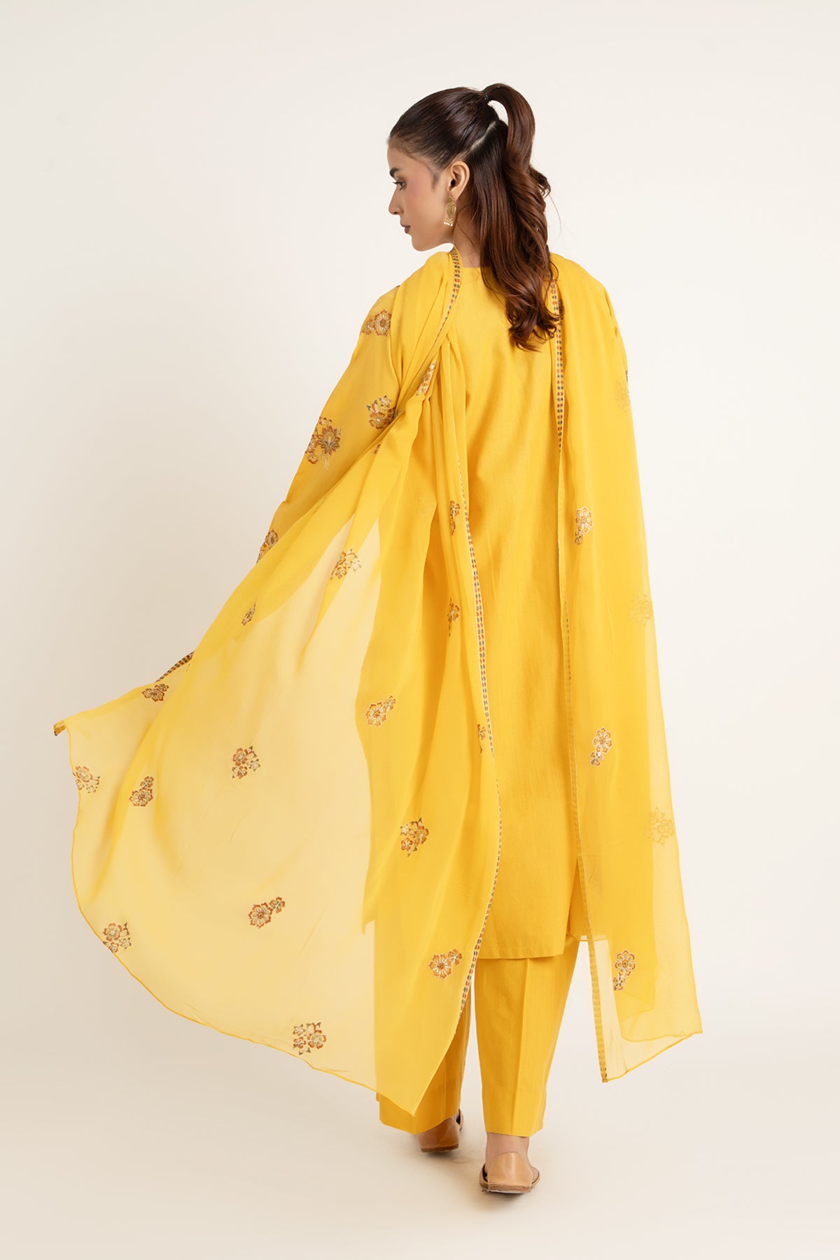 PRET EMBROIDERED  SLUB KHADDAR 3 PCS