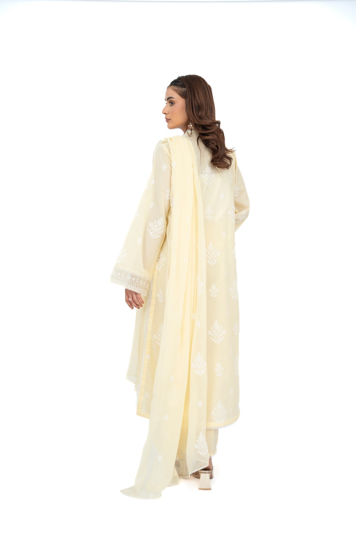 EMBROIDERED & EMBELISHED LAWN 3 PCS (UNSTITCHED)