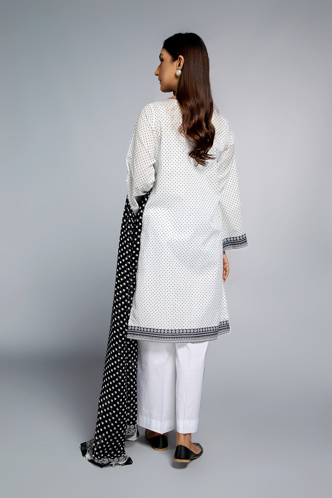 PRET  PRINTED & EMBROIDERED  LAWN 2 PCS