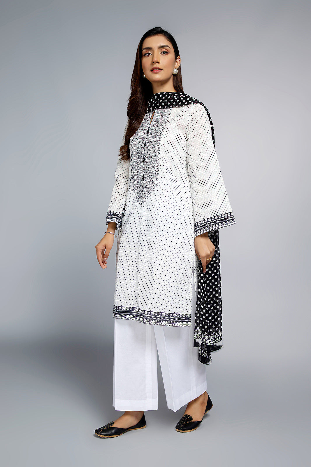 PRET  PRINTED & EMBROIDERED  LAWN 2 PCS