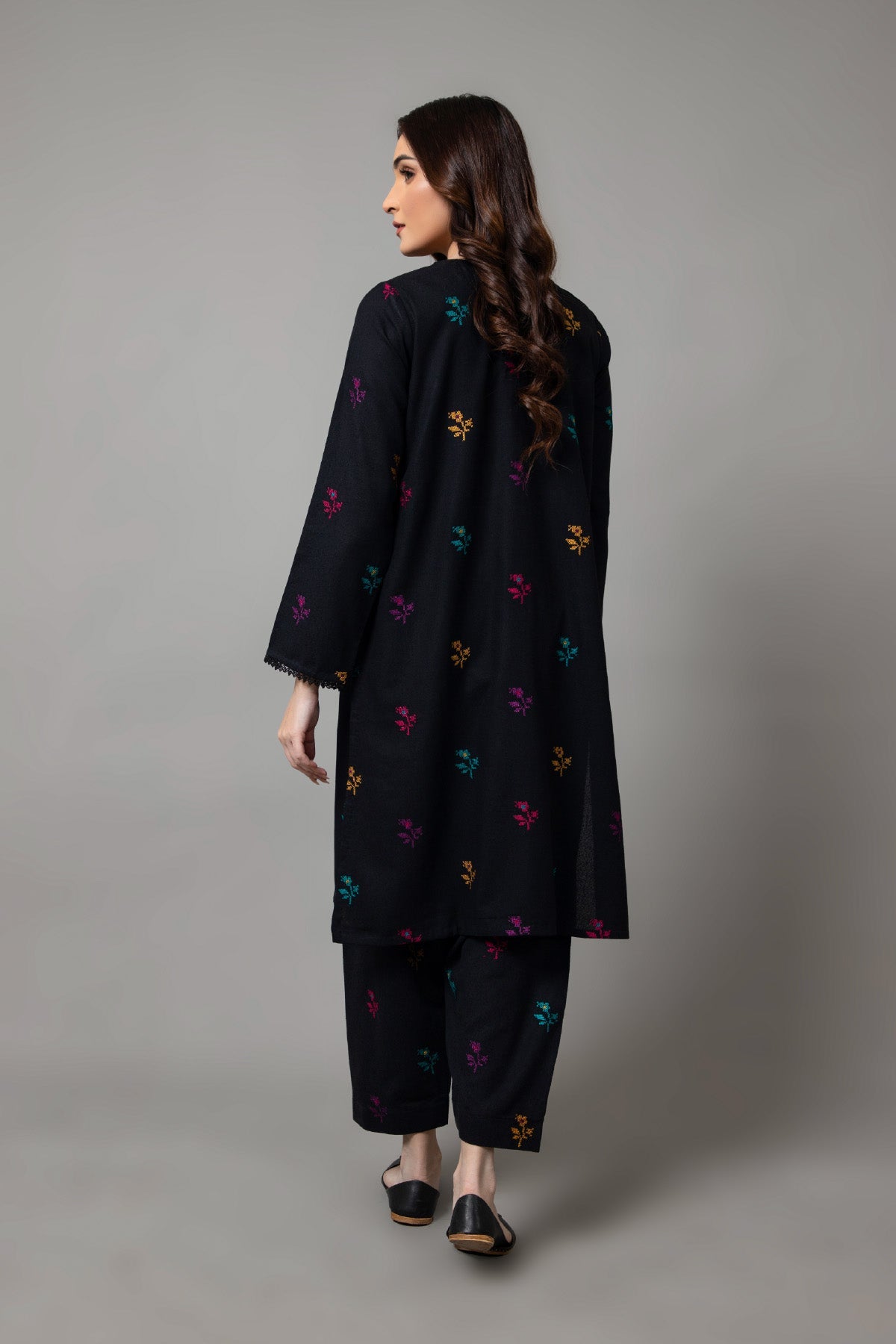PRET EMBROIDERED KARANDI LAWN 2 PCS