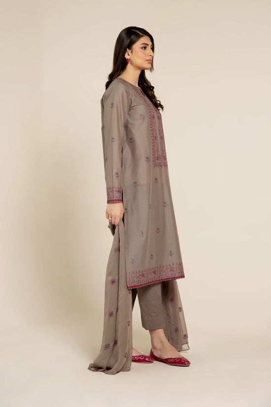 EMBROIDERED LAWN 3 PCS (UNSTITCHED)