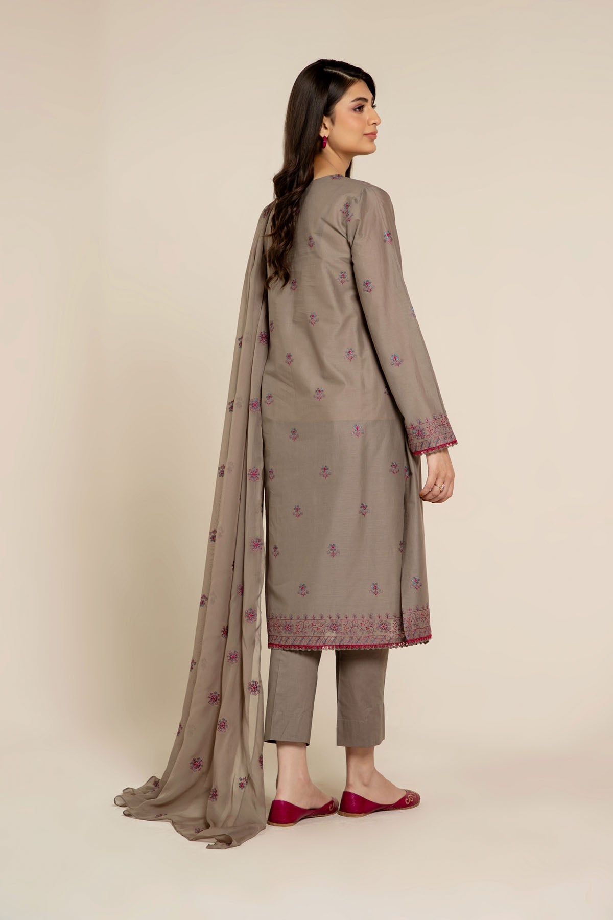 EMBROIDERED LAWN 3 PCS (UNSTITCHED)