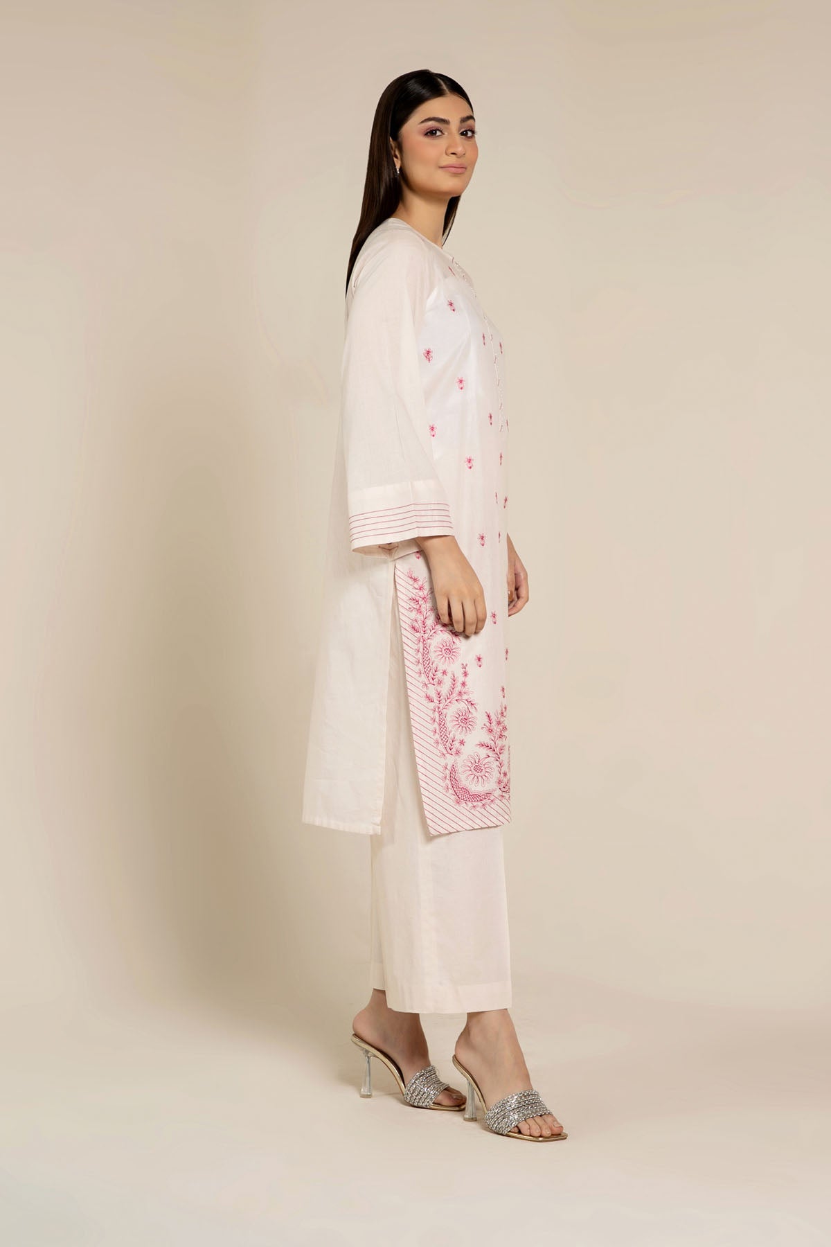 PRET EMBROIDERED LAWN 2 PCS