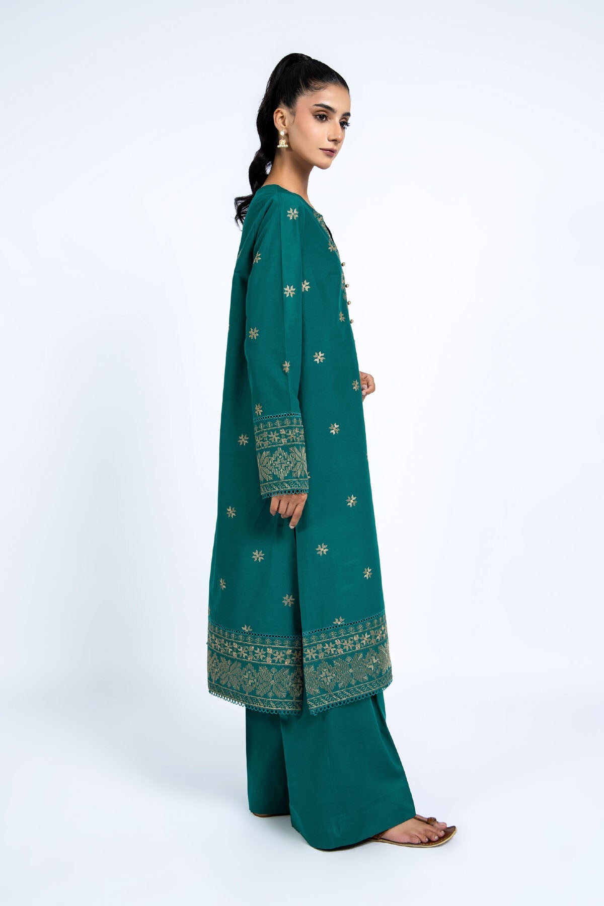 EMBROIDERED LAWN 3 PCS (UNSTITCHED)