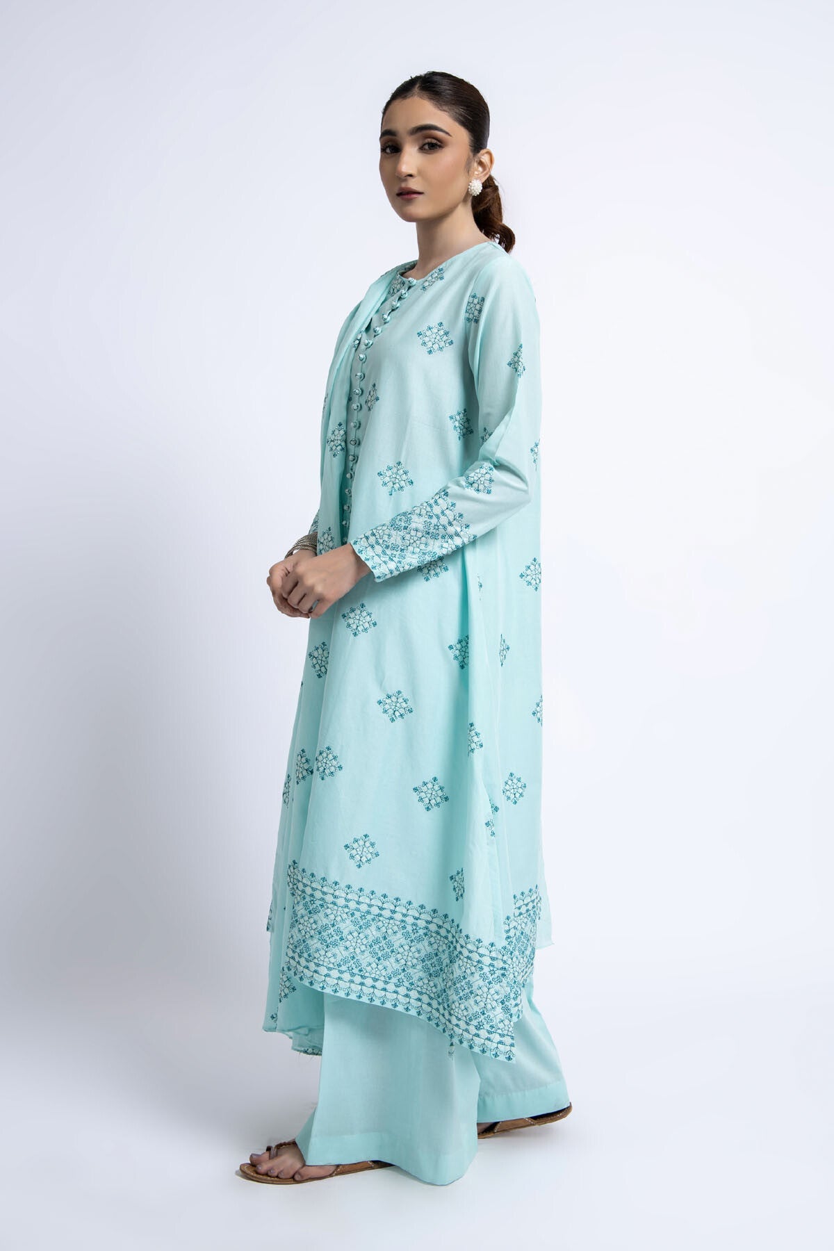 EMBROIDERED LAWN 3 PCS (UNSTITCHED)